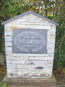 Beti Gwynno plaque
